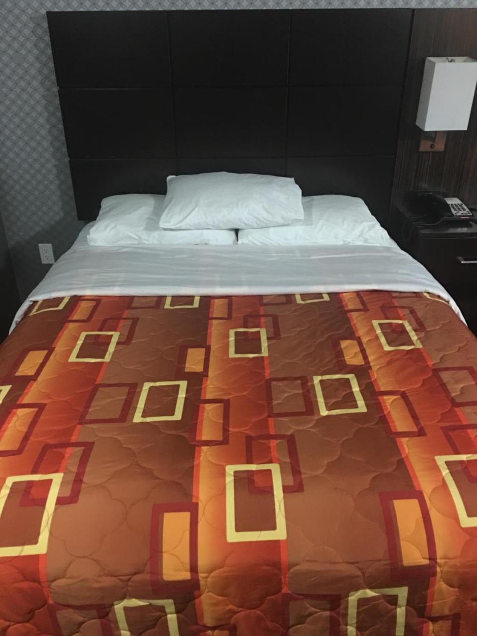 Red Carpet Elmwood Hotel 2*